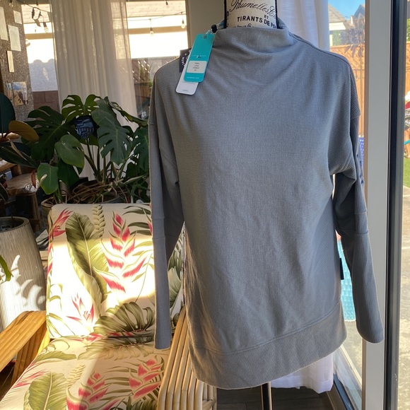 BRAND NEW LA DODGERS LONGSLEEVE small NWT - Picture 2 of 10